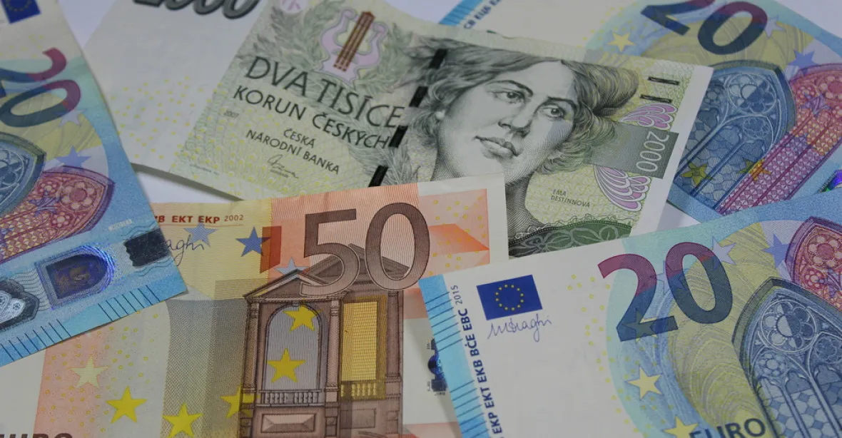 Euro bude za 26 Kč, intervence skončí 13. dubna, očekává byznys