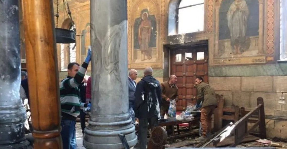 Útočili islamisté? Exploze ve dvou egyptských kostelích zabily přes 43 lidí