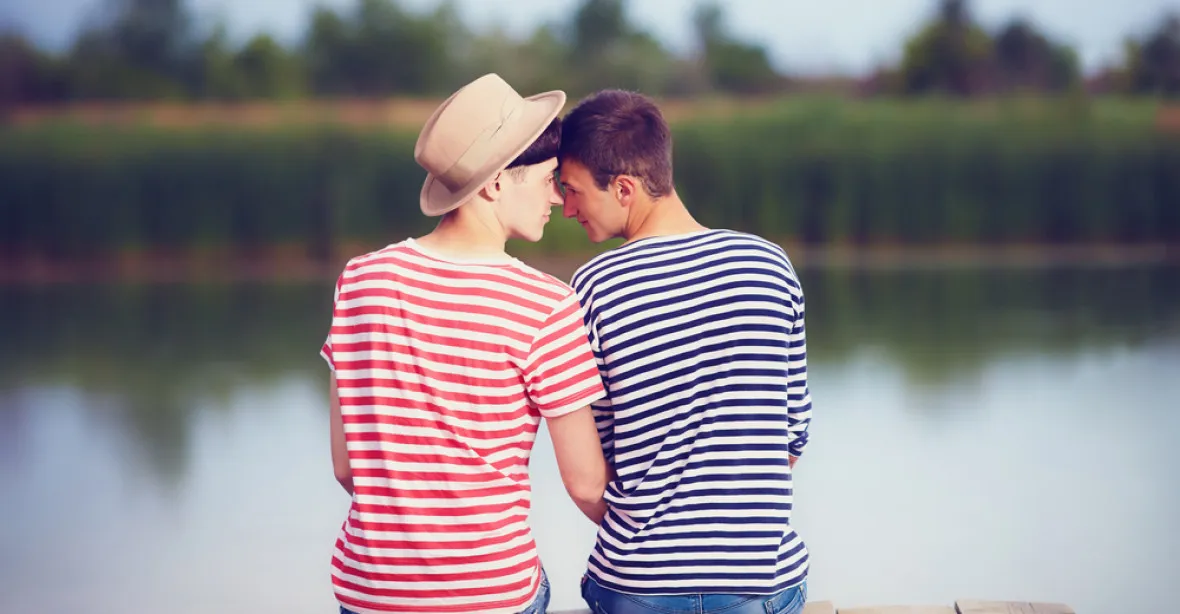 Pětina mladých se hlásí k lesbám a gayům, tvrdí výzkum