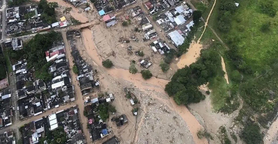 Sesuvy půdy v Kolumbii zabily přes 300 lidí, další stovka se pohřešuje