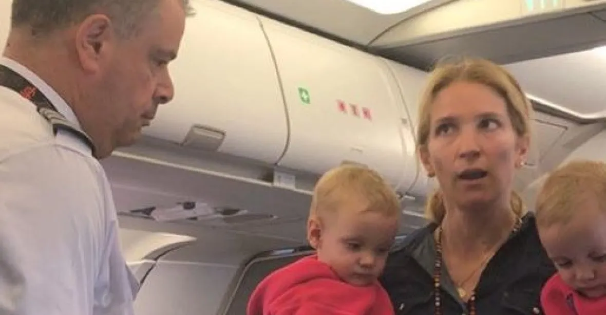 Další agrese stevarda v letadle. Udeřil ženu s dítětem v náručí