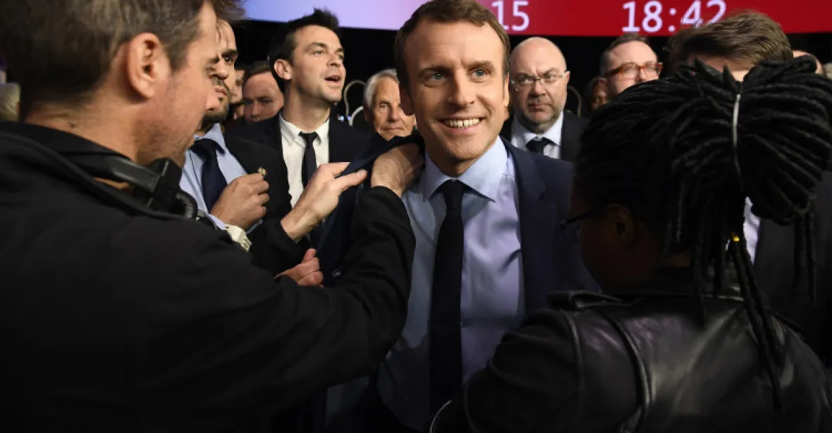 Francouzi volí mezi občanskou válkou a ekonomickým kolapsem