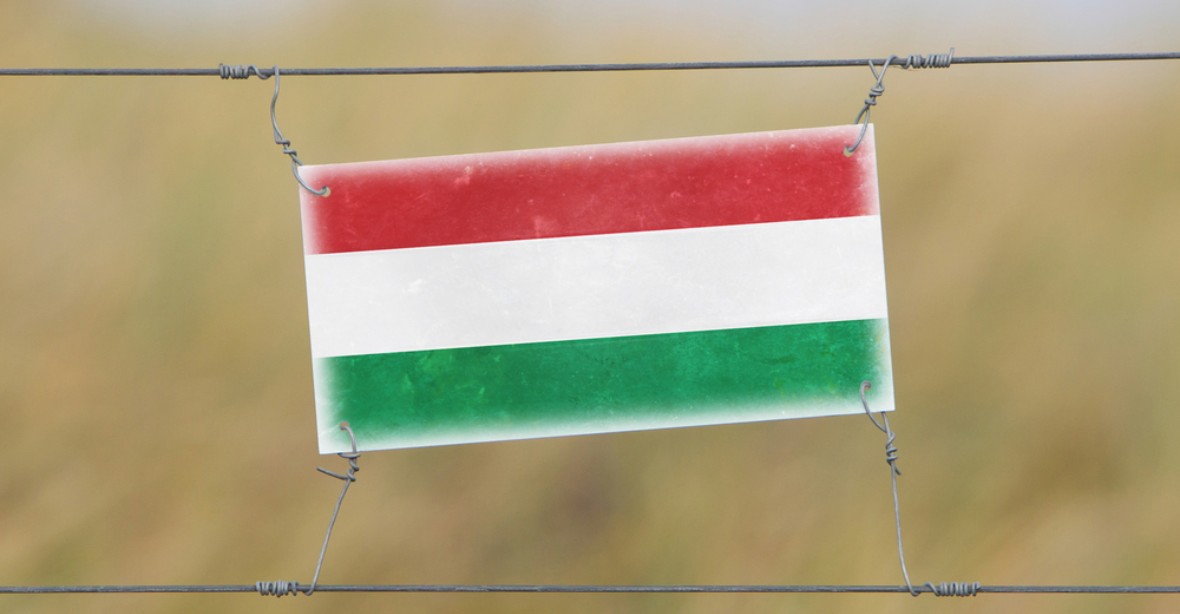 „Zastaví jakoukoliv masu.“ Maďaři mají druhý plot na hranici se Srbskem