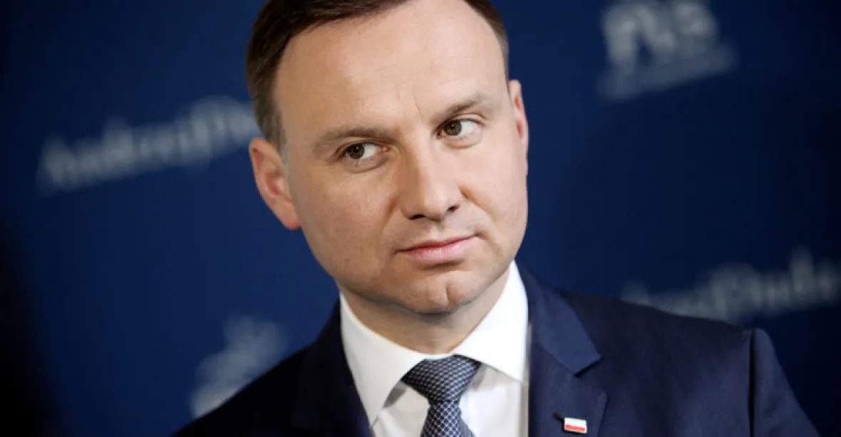 Polský prezident terčem posměchu: Trump ho přehlédl, prý byl za šaška