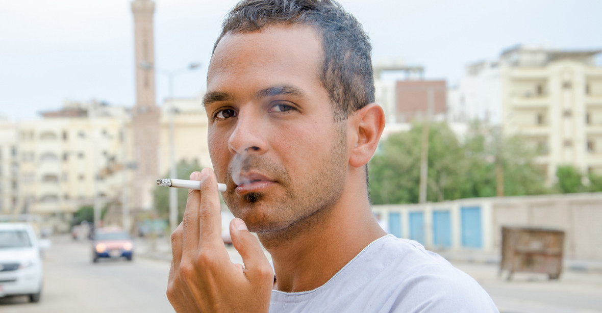 Tunisan si zapálil cigaretu během ramadánu, dostal měsíc vězení