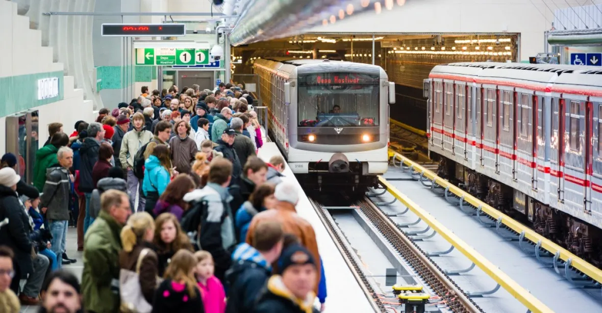 Kritický den pro pražské metro, od rána stálo třikrát