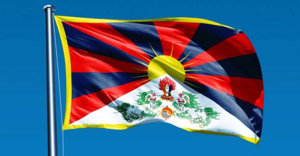 Tibetská vlajka skončila v řece. Byl to trestný čin, trvá na svém žalobce