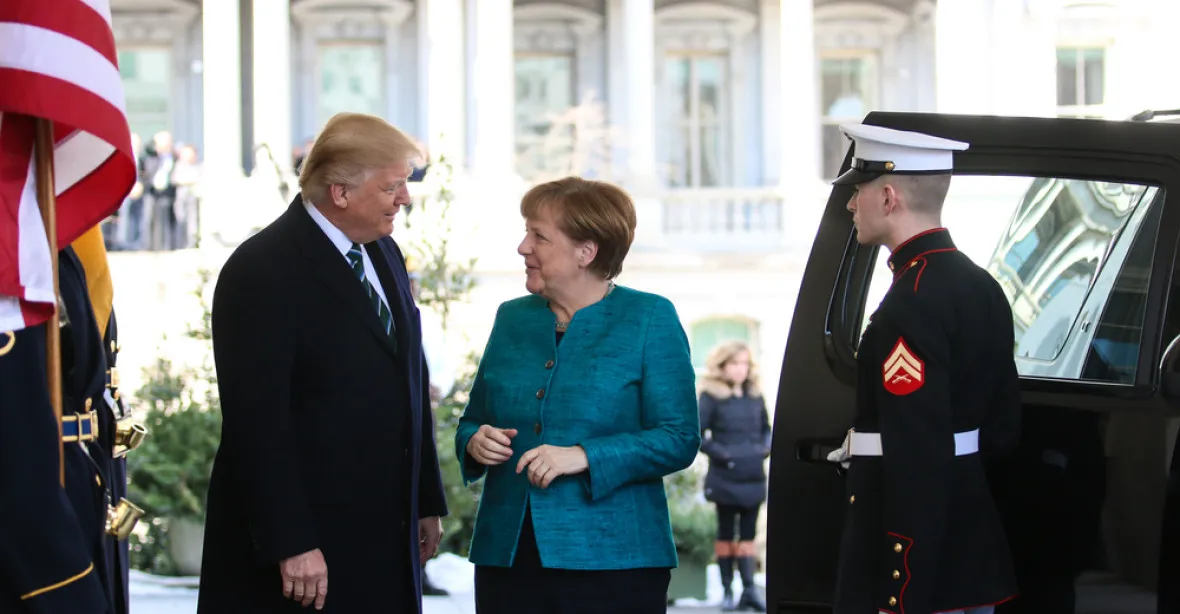 Trump se před summitem G20 sejde s Merkelovou