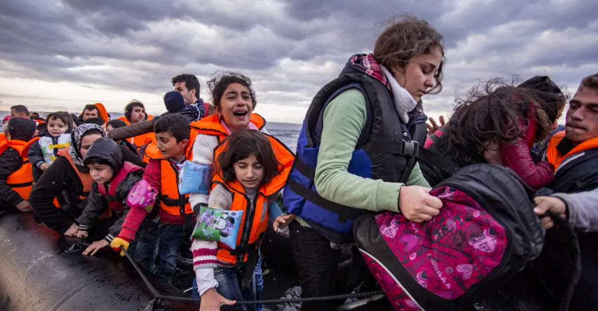 Do EU míří téměř o 70 % uprchlíků méně než vloni
