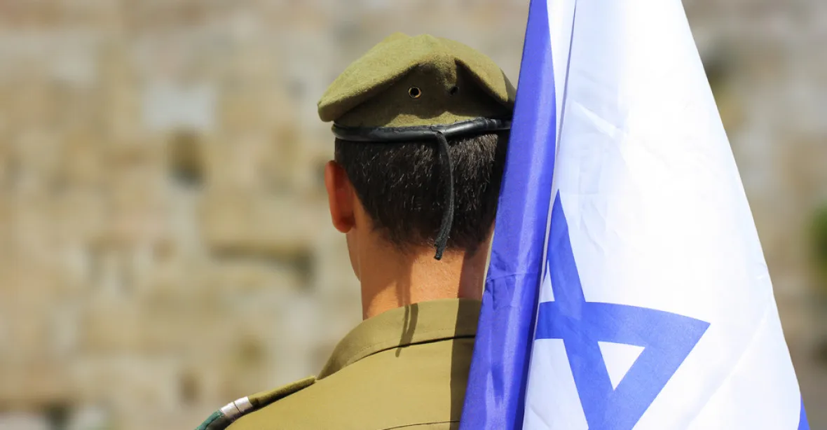 Napětí roste: Izraelci strhli stany pro truchlící po atentátnících