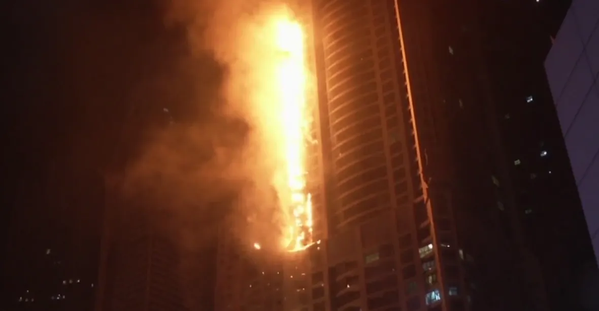 V Dubaji hořel jeden z největších obytných mrakodrapů světa