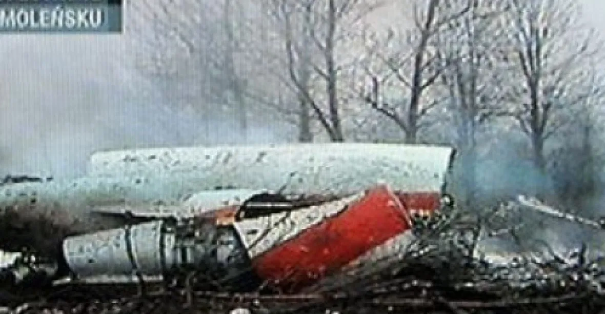 Na křídle „smolenského letadla“ jsou stopy výbuchu, tvrdí polská komise