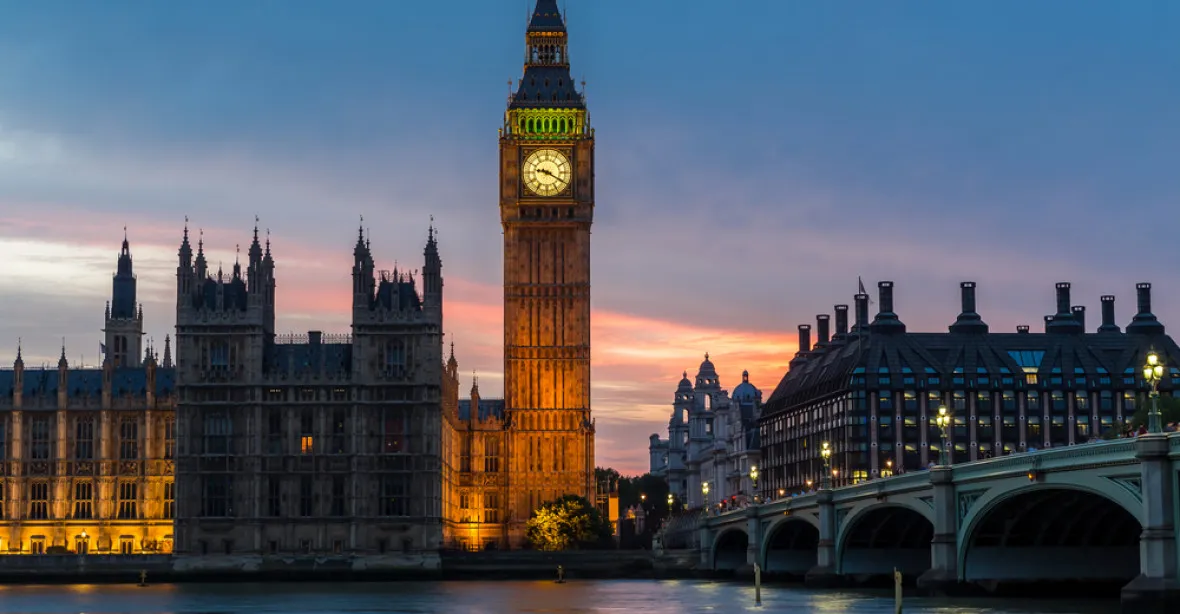 Britští poslanci protestují proti umlčení Big Benu