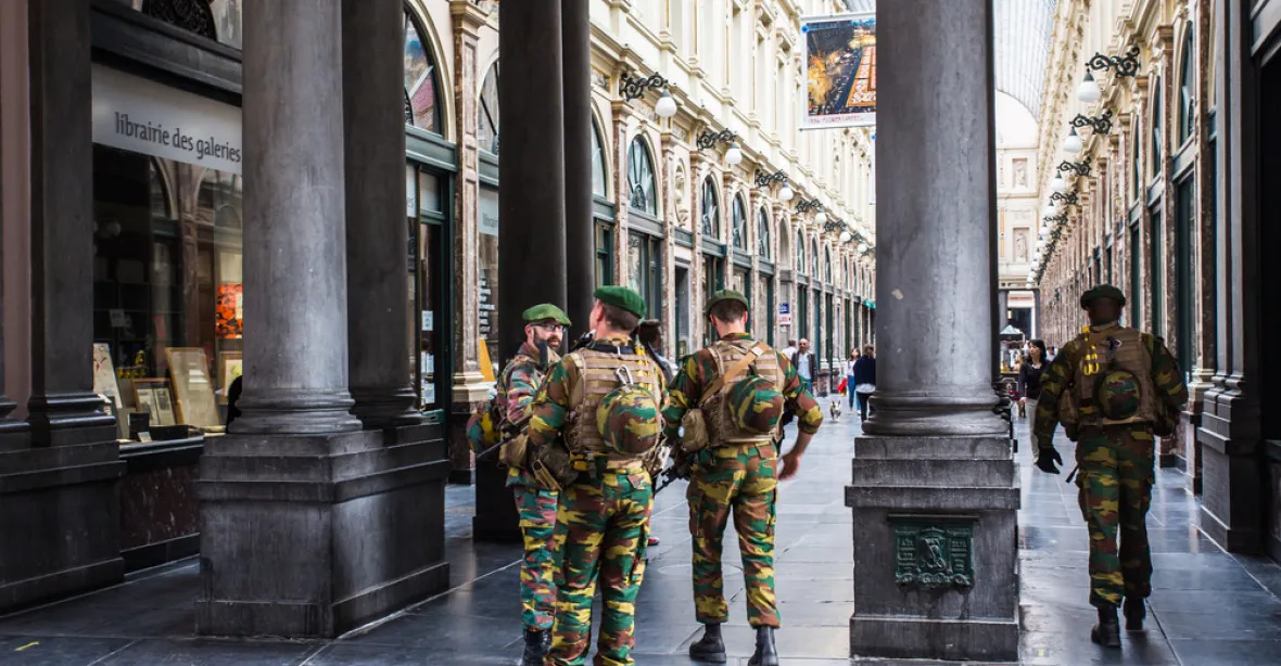 V centru Bruselu zaútočil Somálec na vojáky nožem, ti ho zastřelili