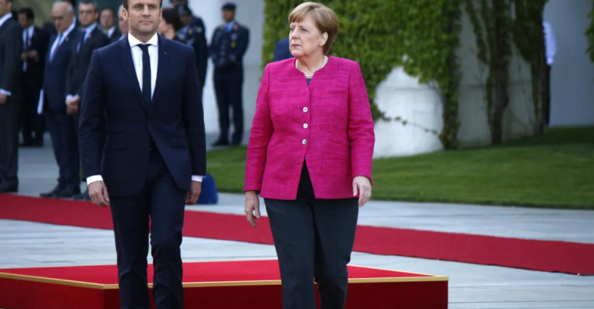 Macron a Merkelová řešili migranty z Afriky: vznikne mise pro Čad a Niger