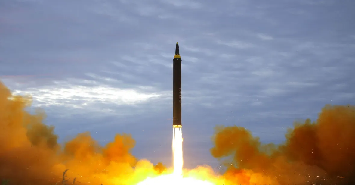 Raketa KLDR byla prý odpovědí na manévry USA a dávnou japonskou anexi