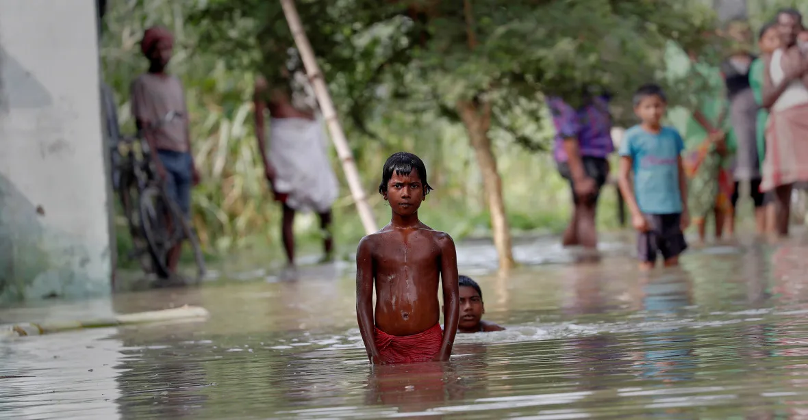 Obrovské záplavy v jižní Asii. Zahynulo již přes 1500 lidí