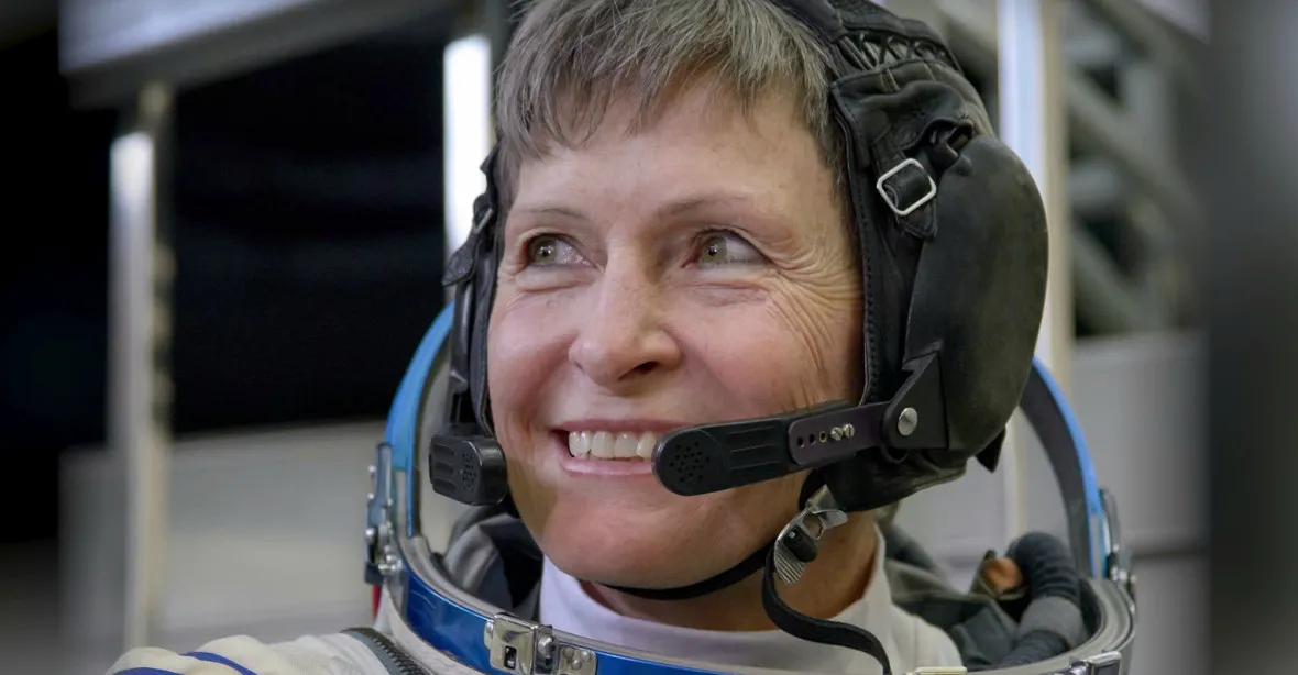 Astronautka překonala americký i ženský rekord v pobytu ve vesmíru