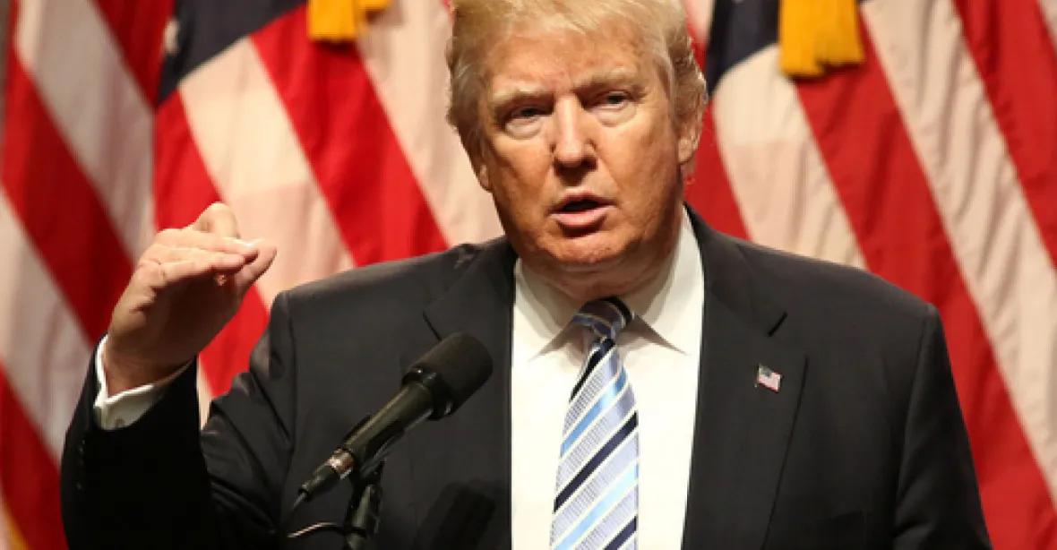USA podle Trumpa zvažují uvalit embargo na země obchodující s KLDR