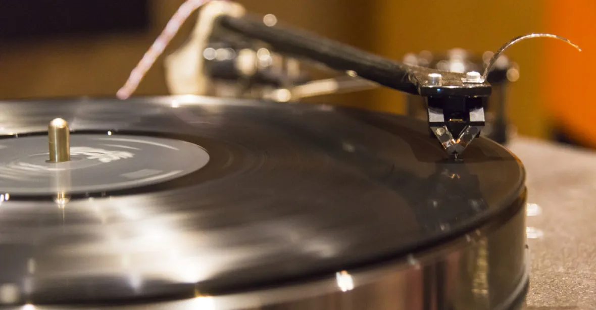 Výrobce gramofonů SEV Litovel loni utržil rekordních 428 mil. Kč