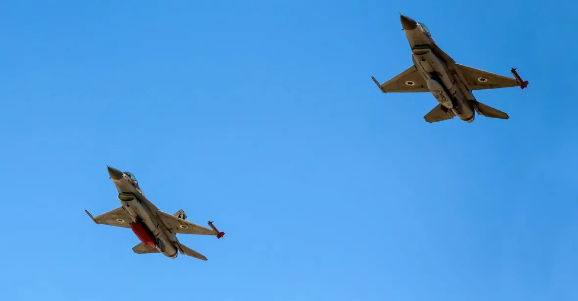 Syrská armáda tvrdí, že na ni zaútočila izraelská letadla