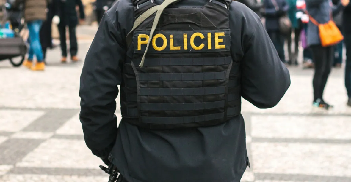 Policie kvůli krádeži zbraní ve Vrběticích vyšetřuje pět lidí