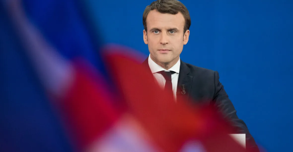 „Darmožroutům neustoupím,” prohlásil Macron na adresu odborářů. Do ulic jich vyšly tisíce