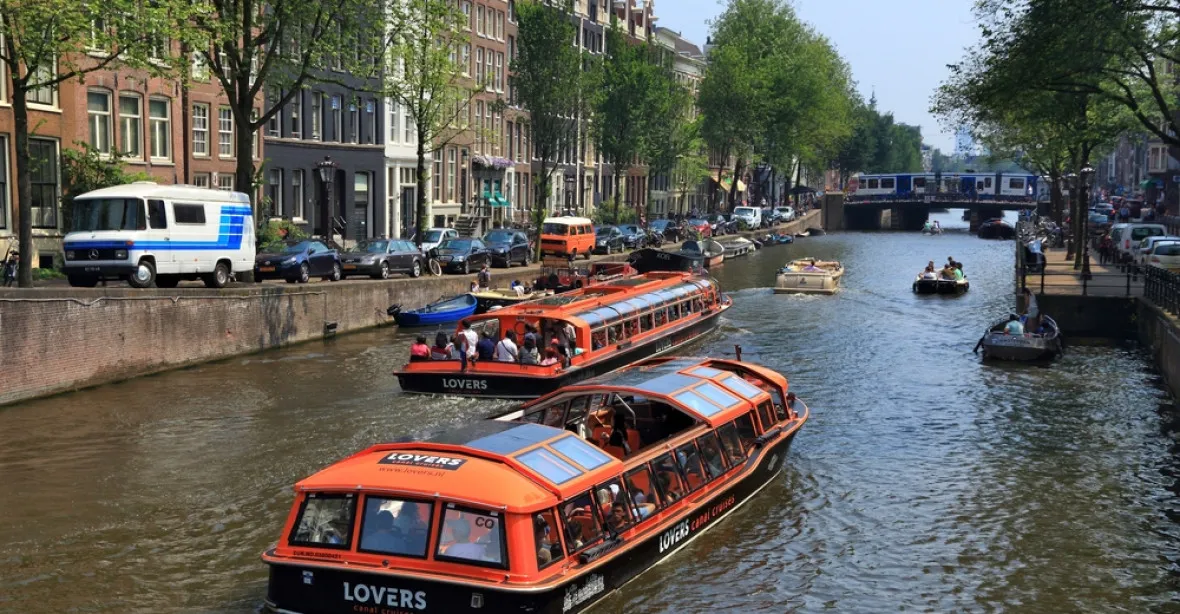 Nový trend: Turistické metropole jen pro bohaté. Začíná s tím Amsterdam
