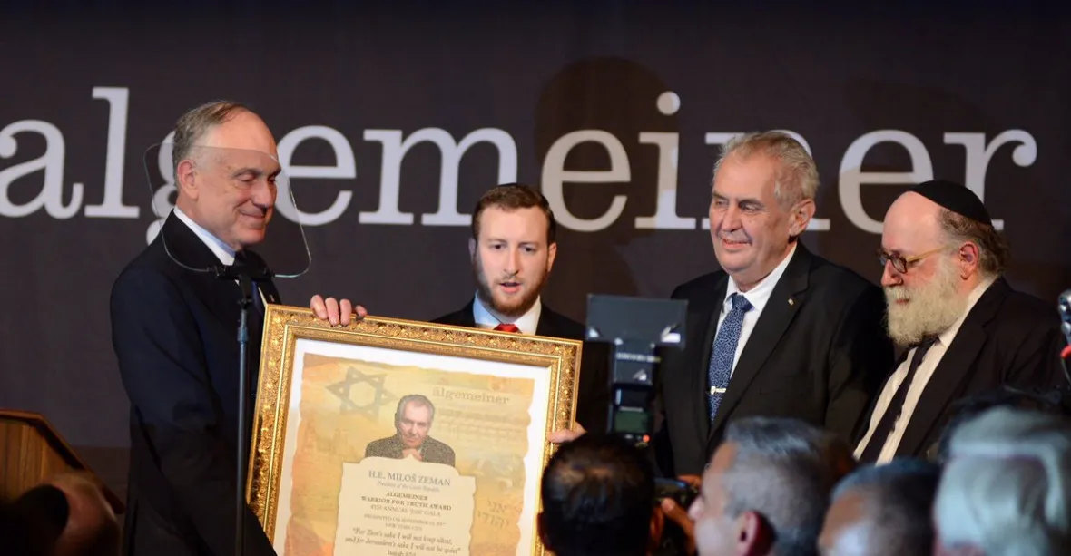 Zeman dostal cenu za podporu Židů a neplánovaně kouřil s Lavrovem