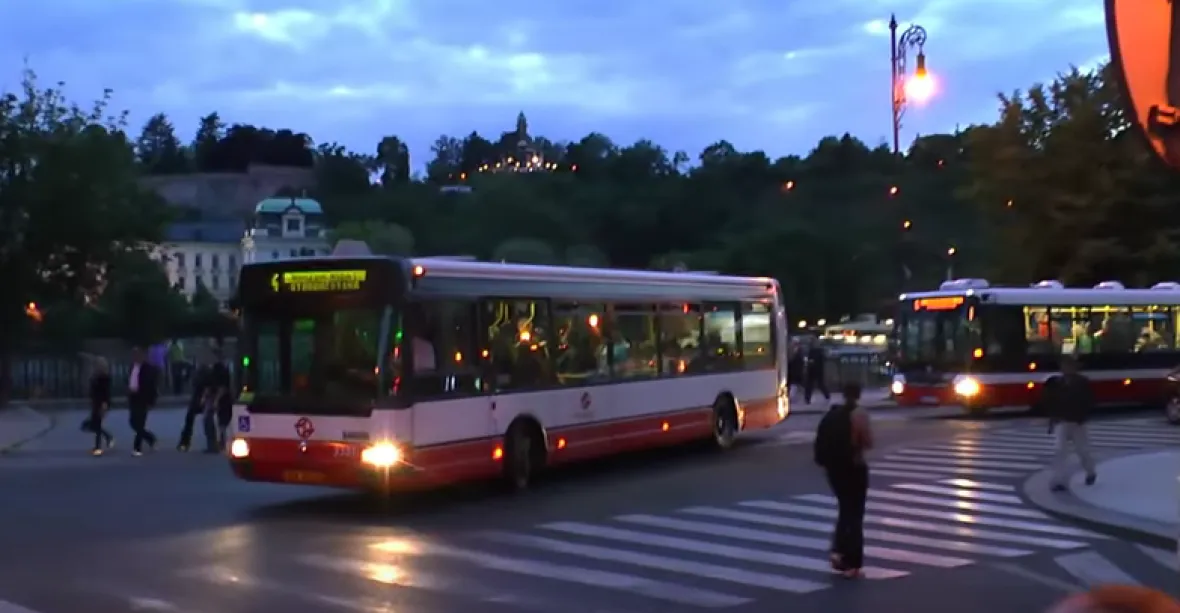 Praha změní autobusové noční spoje a posune zastávky