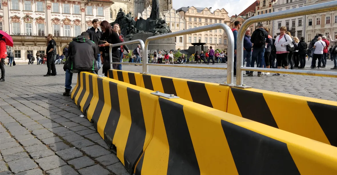 Odpudivé betonové zátarasy: Nikdo se nás nezeptal, protestují památkáři
