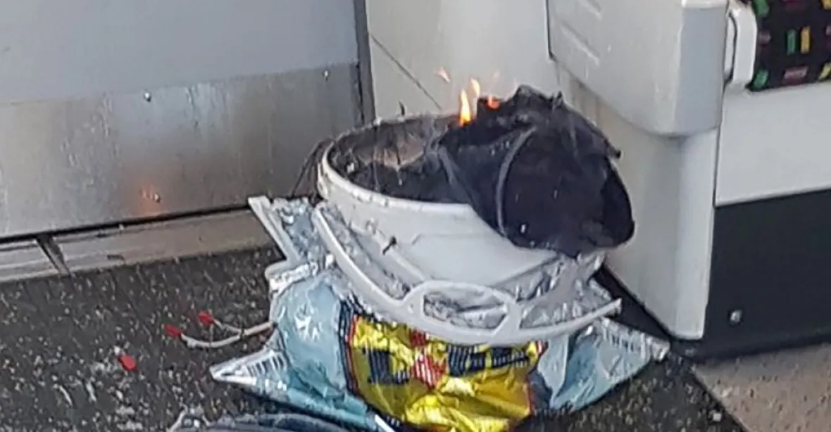Bomba v metru: 18letý obviněný nakoupil součástky na Amazonu