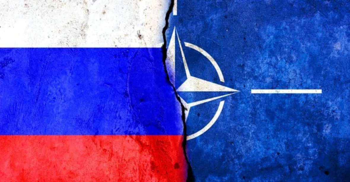 Vztahy NATO s Ruskem jsou vyhrocené. Fungují jen krizové linky, připustil Šedivý
