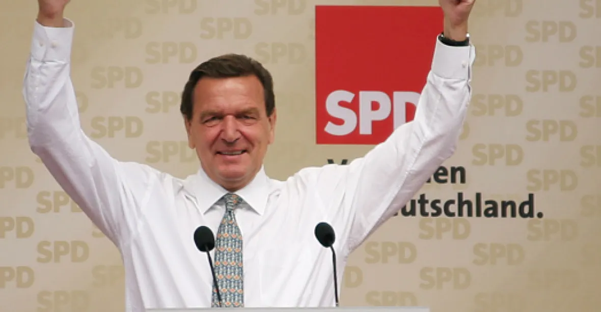 Schröder zpochybnil rozhodnutí SPD jít do opozice