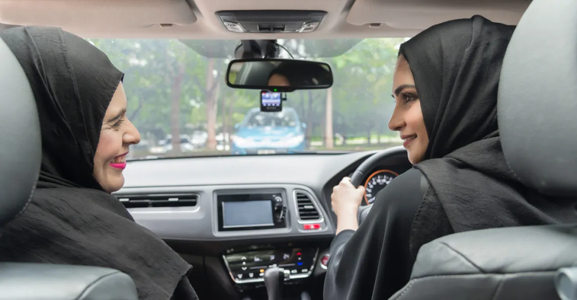 První autoškolu pro ženy otevře v Saúdské Arábii státní univerzita