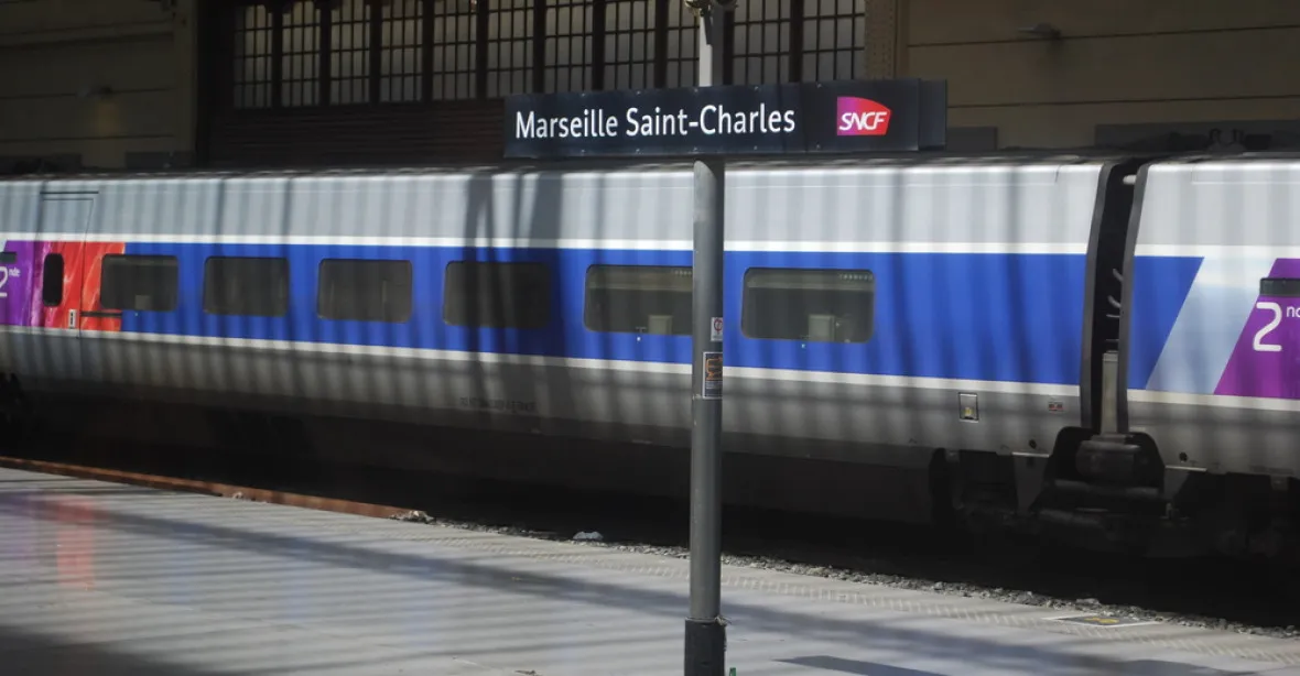 Útočník v Marseille ubodal dvě ženy. Policie případ vyšetřuje jako teoristický čin
