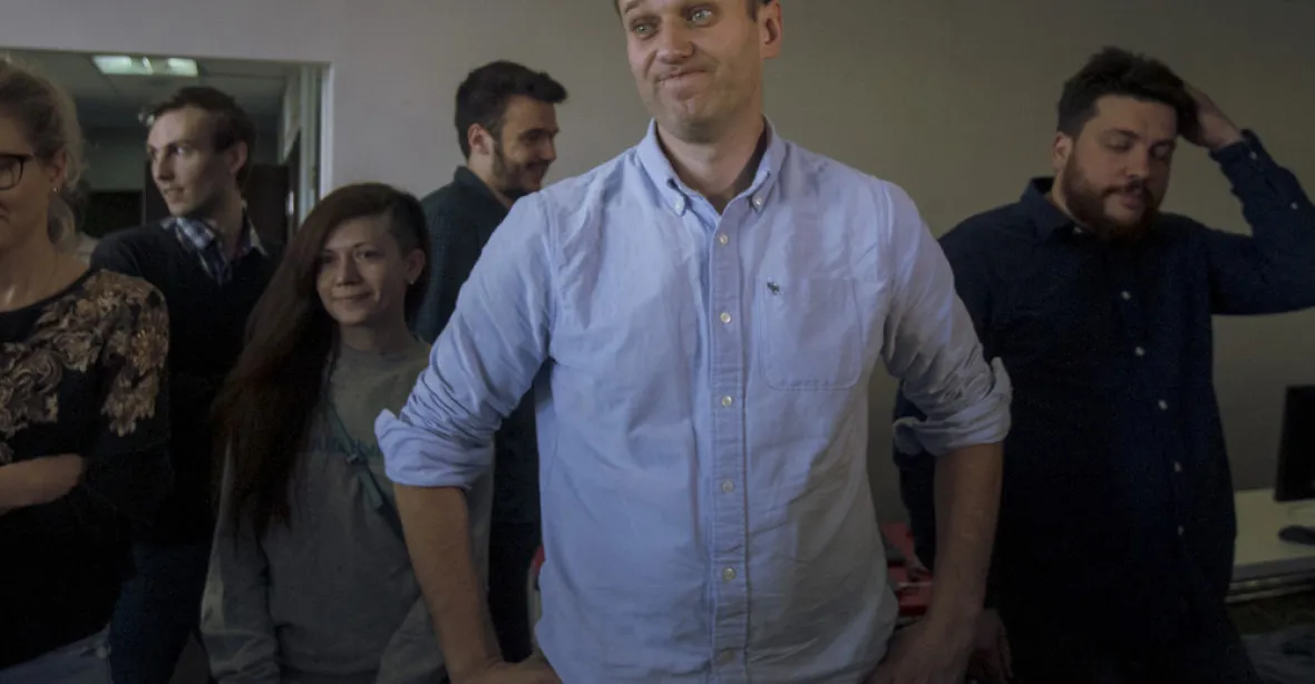 Soud uložil Navalnému 20 dní vězení, stejný trest dostal i šéf Navalného štábu