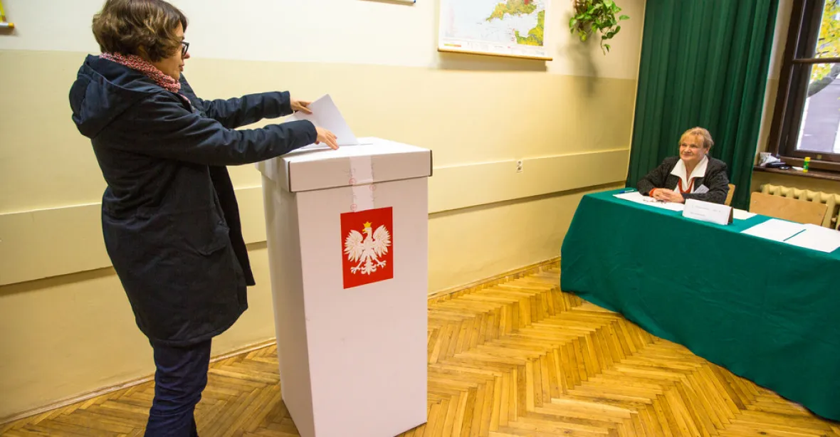 Namísto předvolebních střetů v Česku chcípl pes