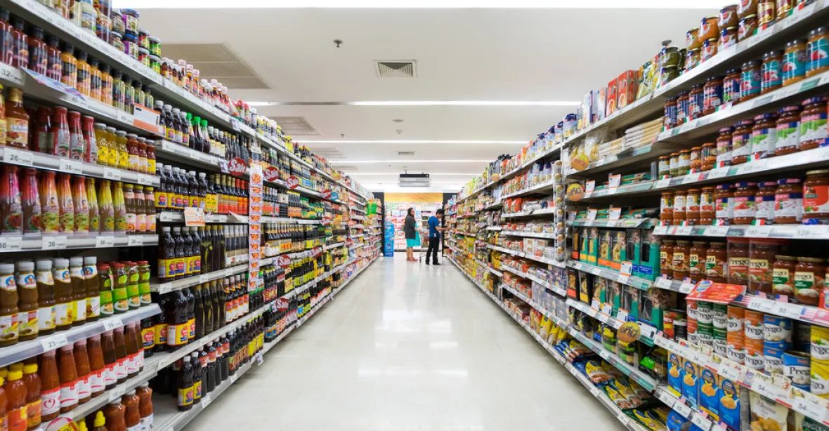 Další případy otrávených potravin v supermarketech. Muž kontaminoval jogurty