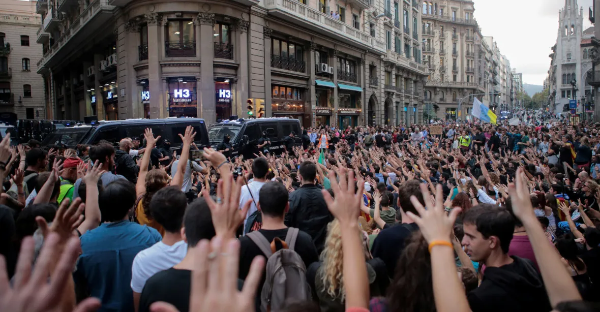 V Barceloně demonstrují odpůrci nezávislosti Katalánska