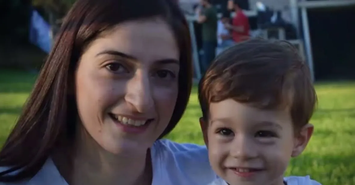 V Turecku začal soud s německou novinářkou, ve cele je i s tříletým synem