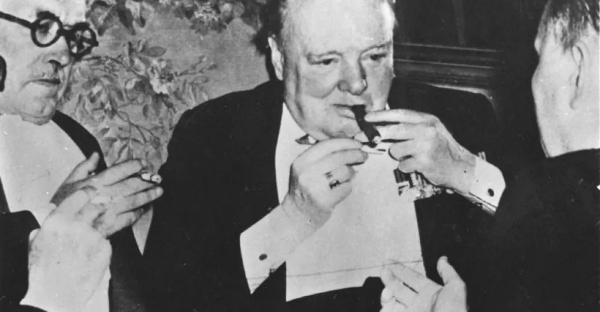 Nedokouřený Churchillův doutník se vydražil za více než čtvrt milionu