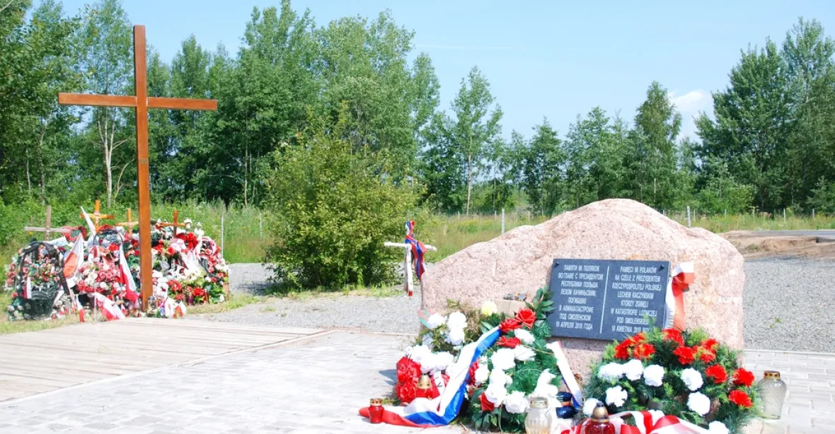 Na záznamu letu je slyšet výbuch, tvrdí polská komise o tragédii ve Smolensku