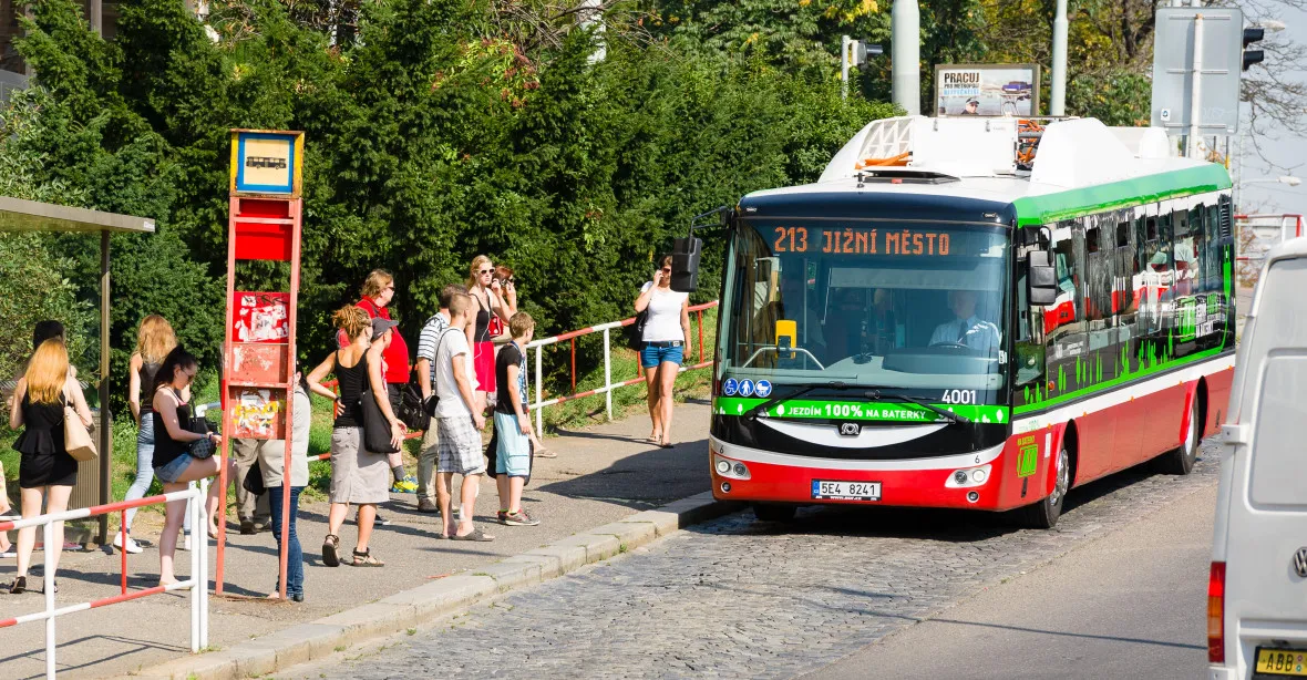 Do Prahy se vrátily trolejbusy, začaly jezdit z Palmovky do Letňan