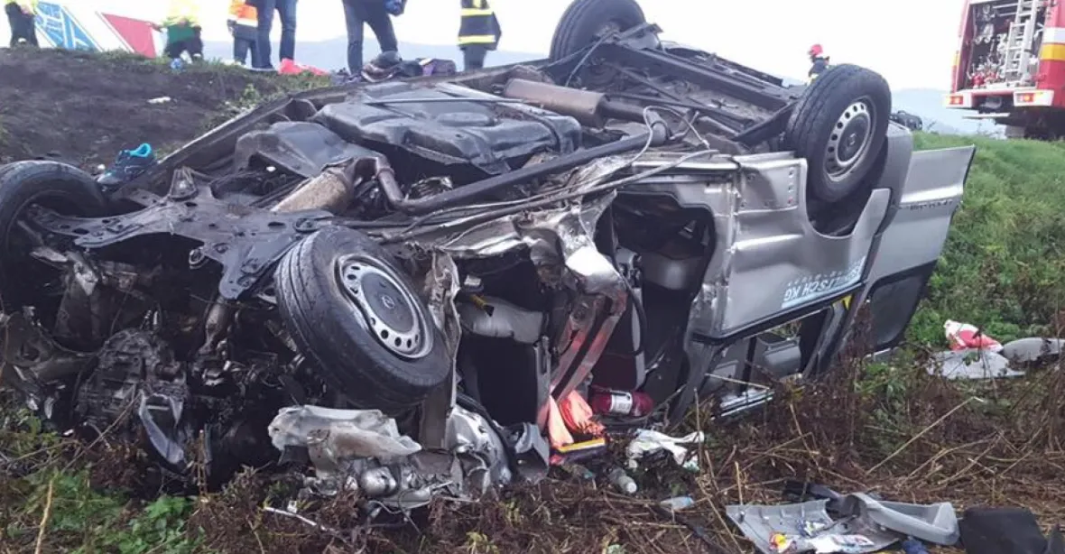 Nehoda mikrobusu na západě Slovenska má osmou oběť