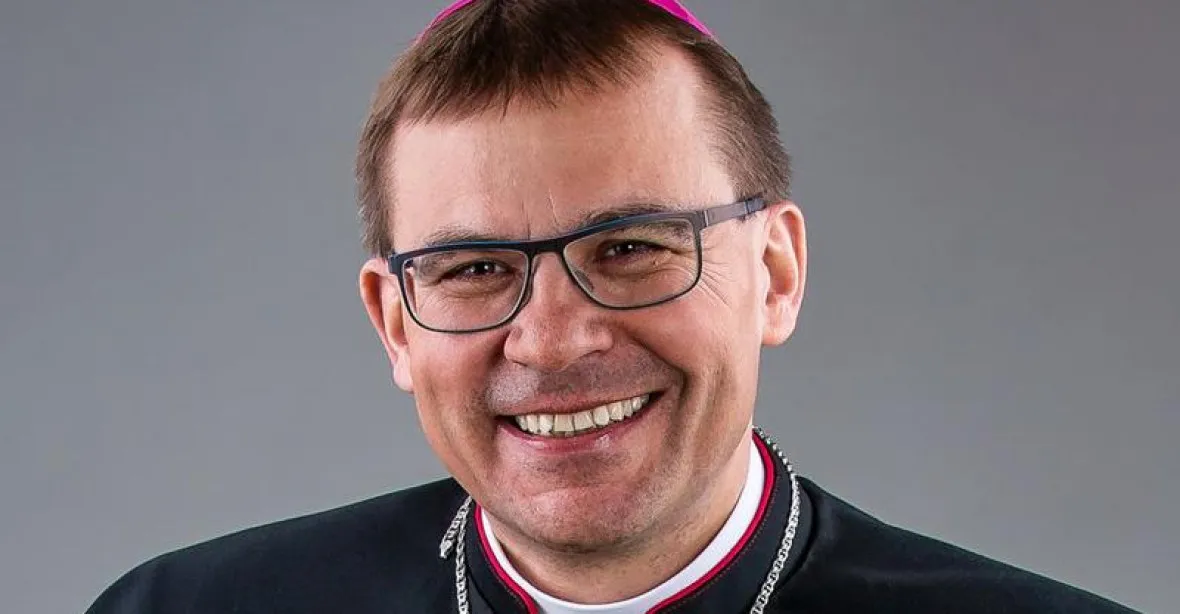 Plzeňský biskup kritizuje předvolební texty křesťanského časopisu