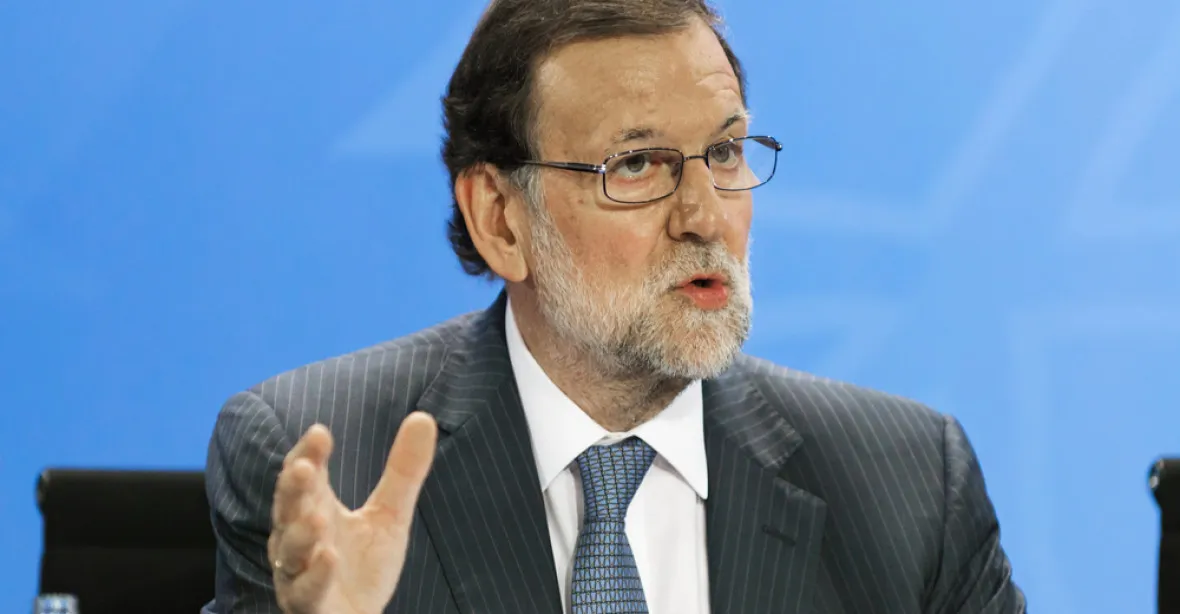 Španělsko převezme kontrolu nad Katalánskem, oznámil Rajoy