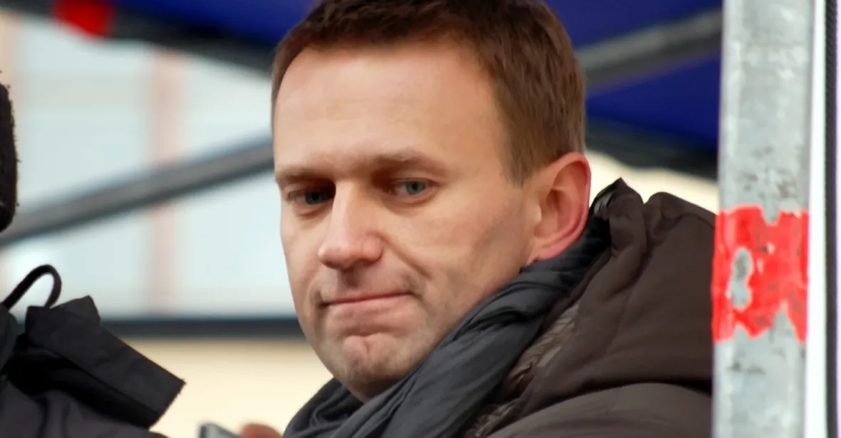 Lídra ruské opozice Navalného propustili z vězení