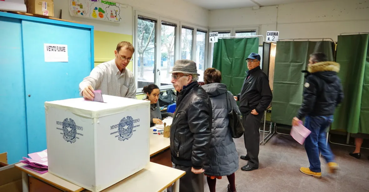 Voliči v Benátkách a Lombardii hlasovali pro větší autonomii na Římu
