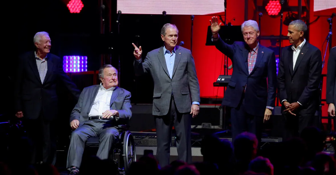 George Bush starší mě sexuálně napadl z vozíku, stěžuje si herečka
